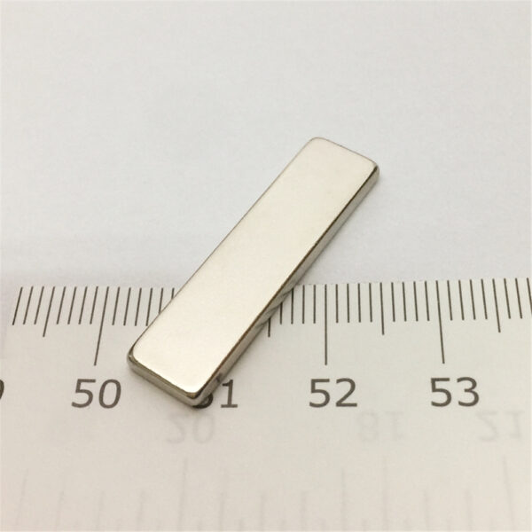 IMÁN NEODIMIO RECTANGULAR 30*8*2MM - Imagen 2